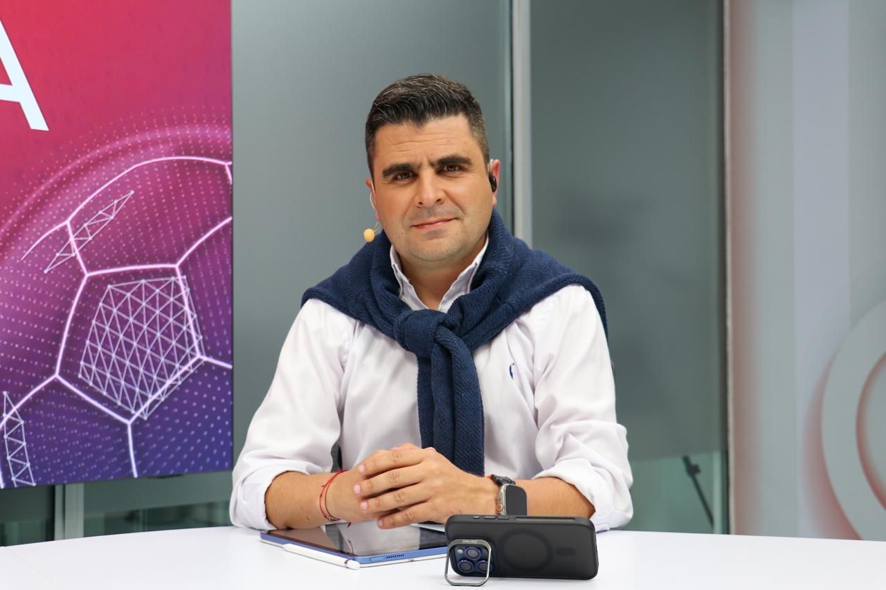 Juan Felipe Cadavid presentando - Imagen 1